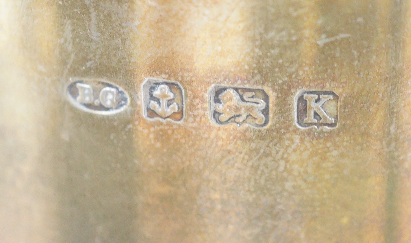 A George V silver baluster mug, Birmingham, 1934, 13.5cm, 14oz.